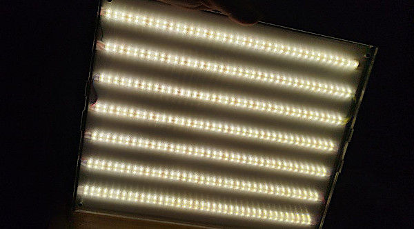 Una nuova lampada a LED per lo shack Una nuova lampada a LED per lo shack