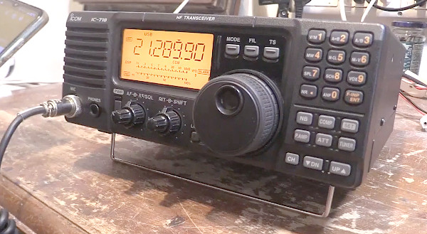 Icom IC-718, vista frontale Icom IC-718, vista frontale