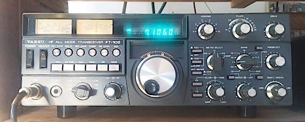 La radio vintage Yaesu FT-102