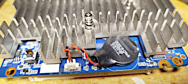 Brix PC: l'assurda posizione della batteria tampone