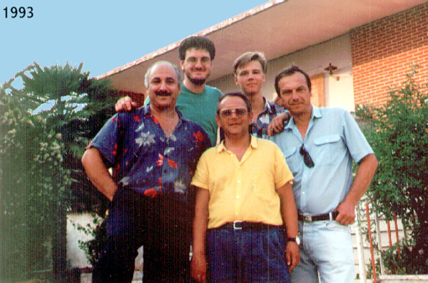 OM nel 1993, da sinistra: IK7ETE, IW7BGA, IK7JPJ, Dima e Vova da Kiev
