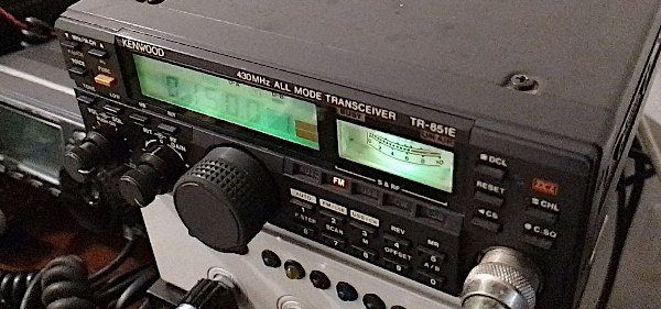 La radio Kenwood TR-851e (a)