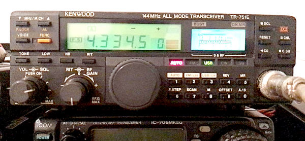 Vista frontale del Kenwood TR-751E