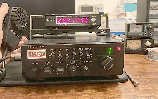 La radio Tristar 848 con il suo frequenzimetro Tristar 700