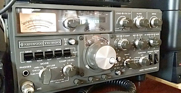 La radio Kenwood TS-820