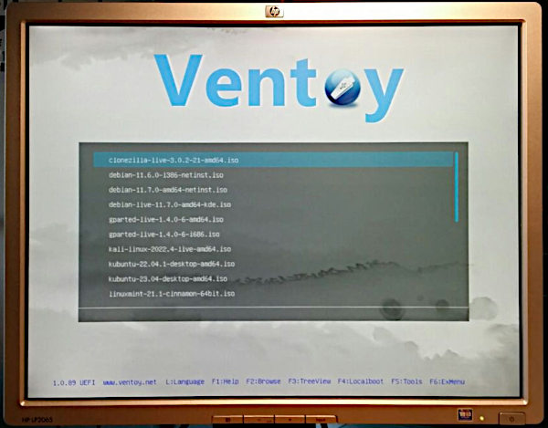 Il menu di Ventoy con la lista delle ISO disponibili